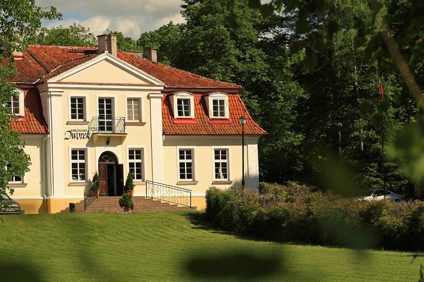 Hotel Ksiezycowy Dworek Kętrzyn Kültér fotó